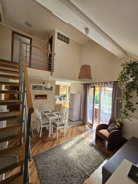 Pleasant environment close to the castle! - Image 1