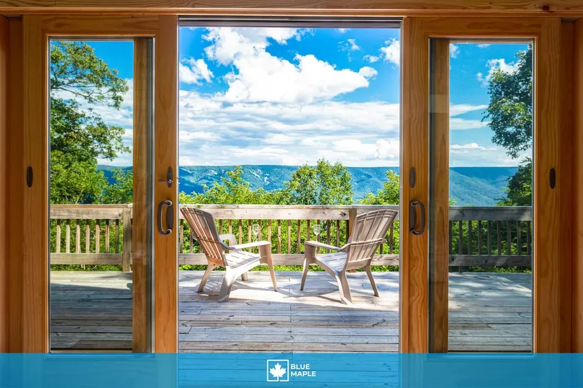 Cozy cabin w/hot tub & deck views - Image 1
