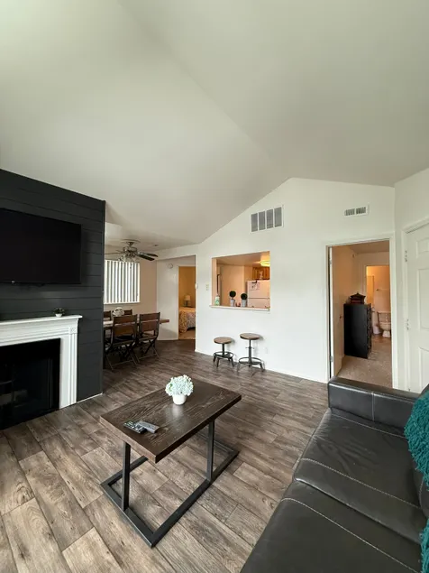 Furnished Two-Bedroom Mountain View Suite - Image 1