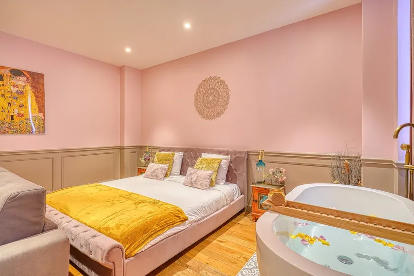 Luxury Suite Paris République - Image 1