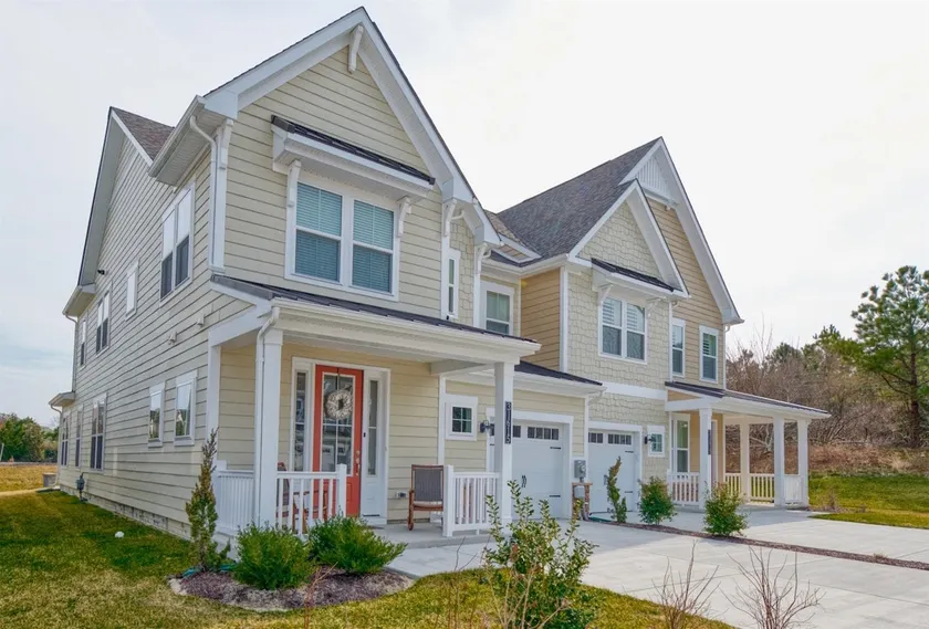 Bayside * 4BR Luxury Villa w 2.5 BA, Sleeps 12 - Image 1