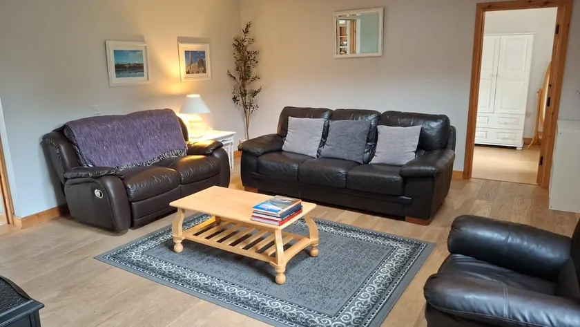 Sleeps6-FamilyFriendly-FreeParking-Garden - Image 1