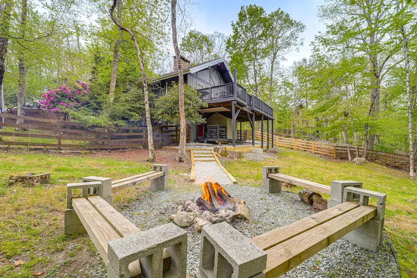 'Bear Crossing Chalet:' Beech Mountain Family Home - Image 1