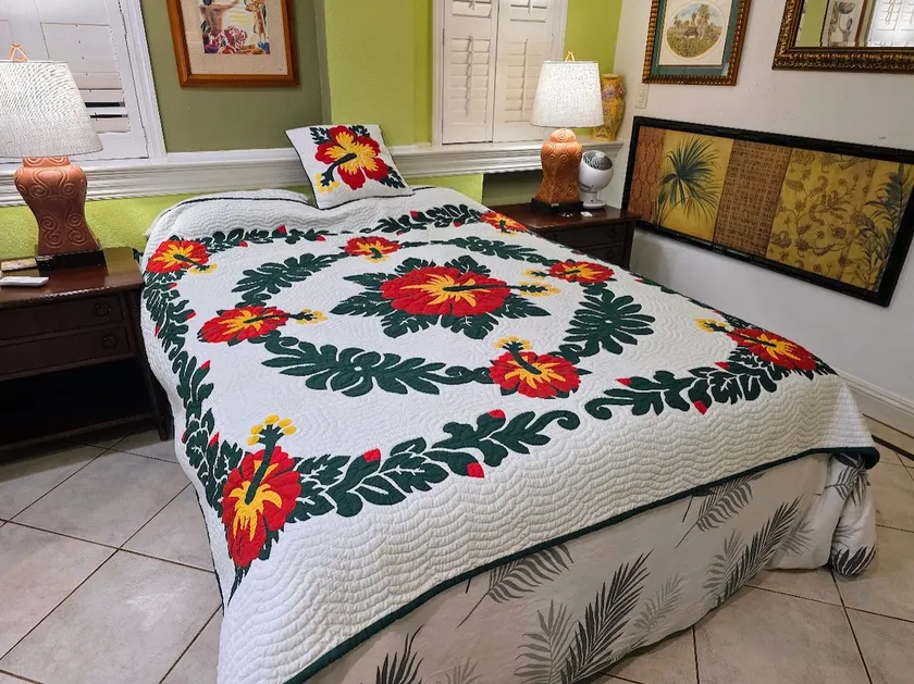 Artistic 2BR 2BA 2-floor 2 blocks to beach + AC. - Image 1