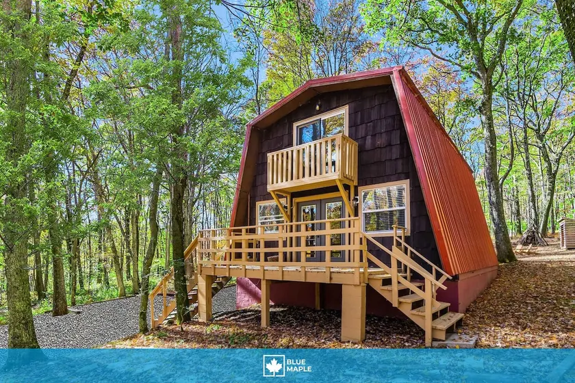 Cozy cabin w/indoor pool, fire pit & pet-friendly - Image 1