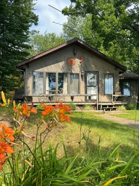 Friday's Up North, Dog friendly waterfront cabin - Image 1