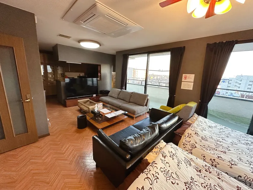 2 Baths /Parking /BBQ /Jacuzzi /Massage Chair - Image 1