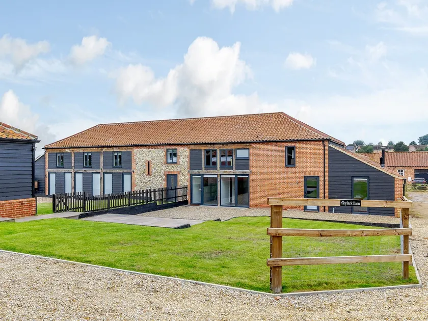 Skylark Barn-Uk31354 - Image 1