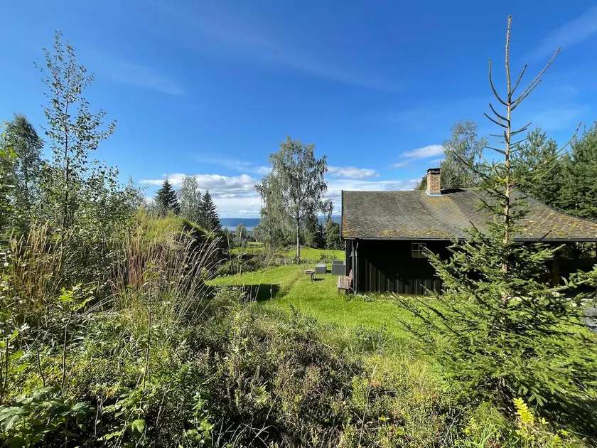 Cozy old log cabin - Image 1