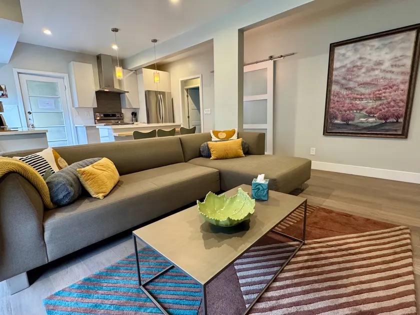 Sahara: 2 BR/2 BA Downtown PA and Stanford w/ AC - Image 1