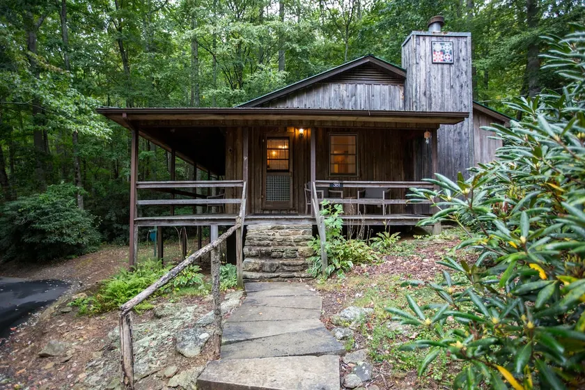Dogwood Den- Cozy Mountain Cabin - Image 1