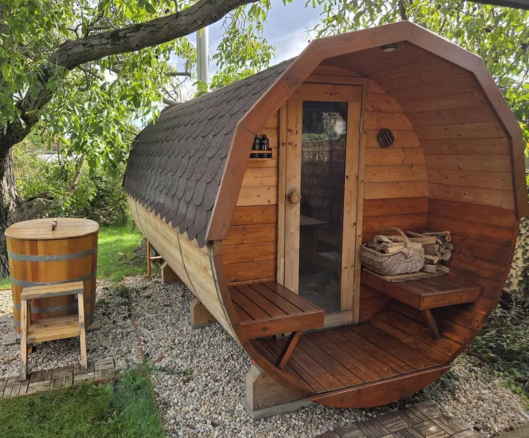 House in the garden with a romantic wood-burning sauna - Image 1