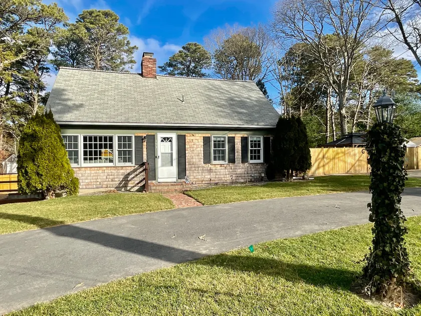 Beautiful home in the heart of Cape Cod. Close to beaches, restaurants and more! - Image 1