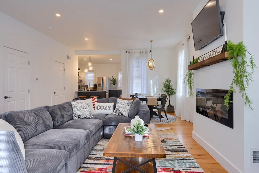 The Marietta: Relax here after a walk downtown - Image 1