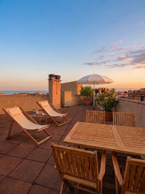 Penthouse · 360° Terrace · Delta Views · Pets - Image 1