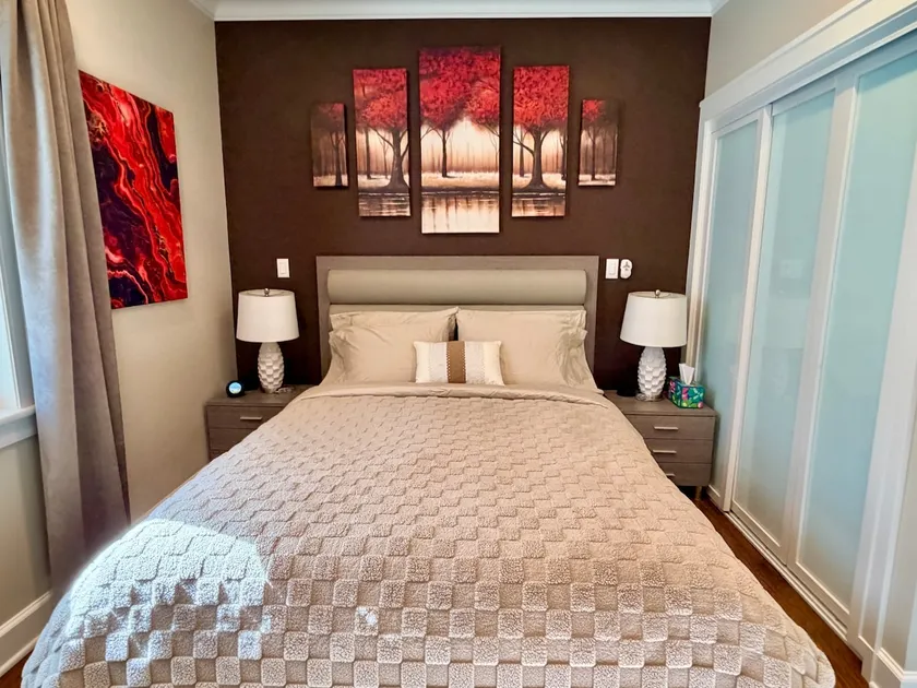 Stylish and cozy suite with private entrance - Image 1
