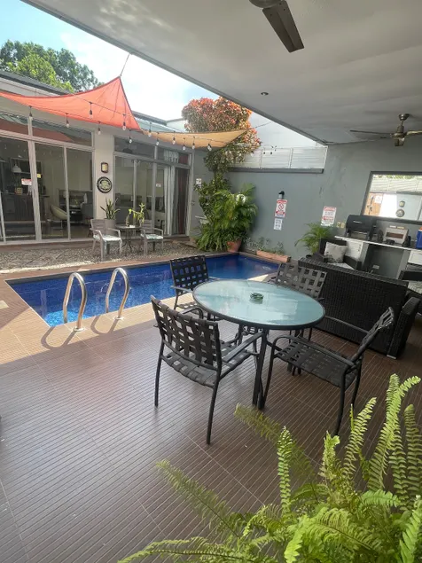 Suite with a pool and private terrace, Villas Mackay - Image 1