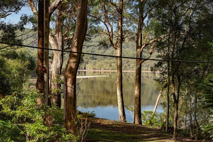 Araluen ~ Lake views ~ Fireplace ~ Air con - Image 1