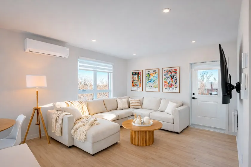Serene Modern 3BR River View Apt w/ Parking - Image 1