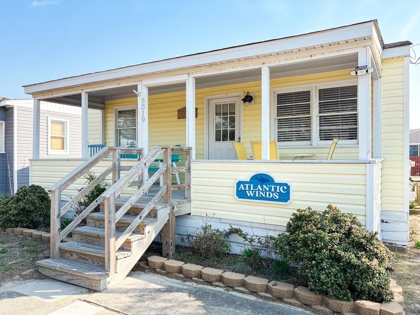 Atlantic Winds Cottage~ Cozy, Quaint, Steps2beach! - Image 1