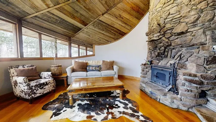 The Roundabout Cabin - Image 1