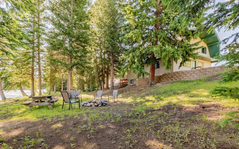 Clarks Fork Crossing- Direct River Access, Large family Cabin! - Image 1