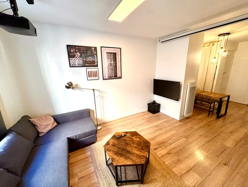 Le Dupont ♥️ Cosy, 2 bedrooms & Private Parking 🚗 - Image 1