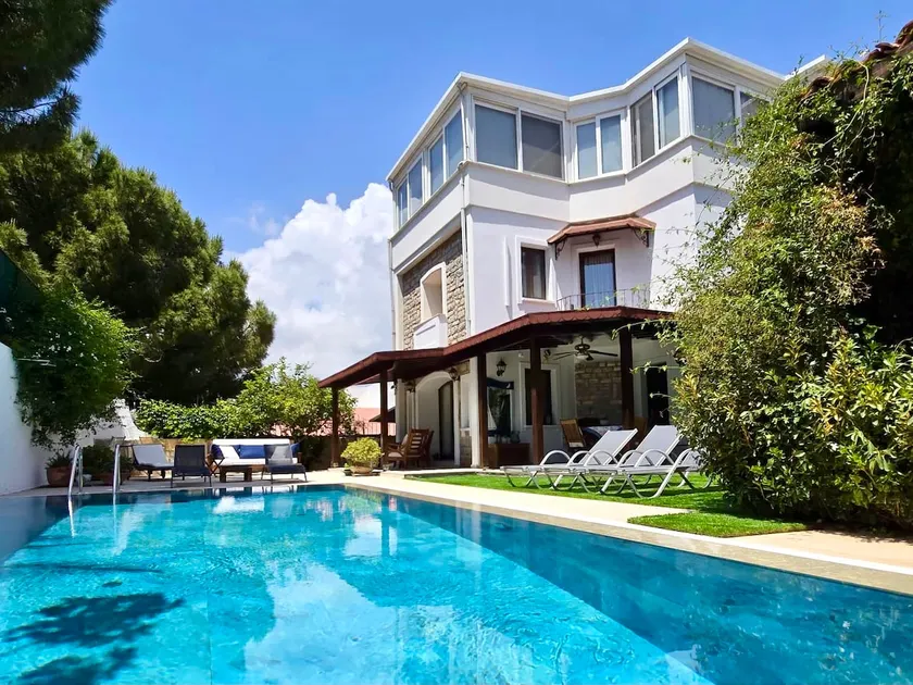 Villa Antique • Private Pool & Garden, 10 min to the Beach - Image 1