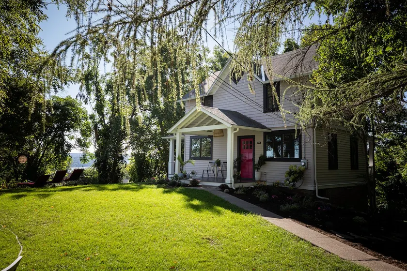 Swan Cottage with Expansive Hudson River Views - Image 1