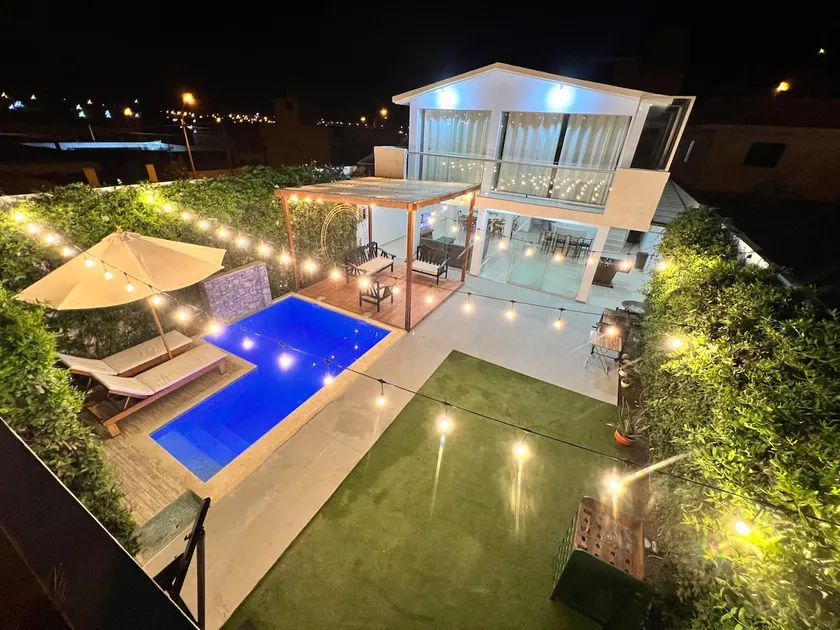 House with heated pool, garden and terrace - Image 1