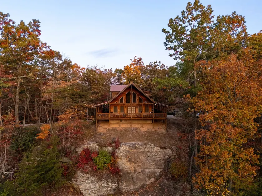 Cabin -40 acres, Hot Tub, 3-Sided Porch, Rec Room - Image 1