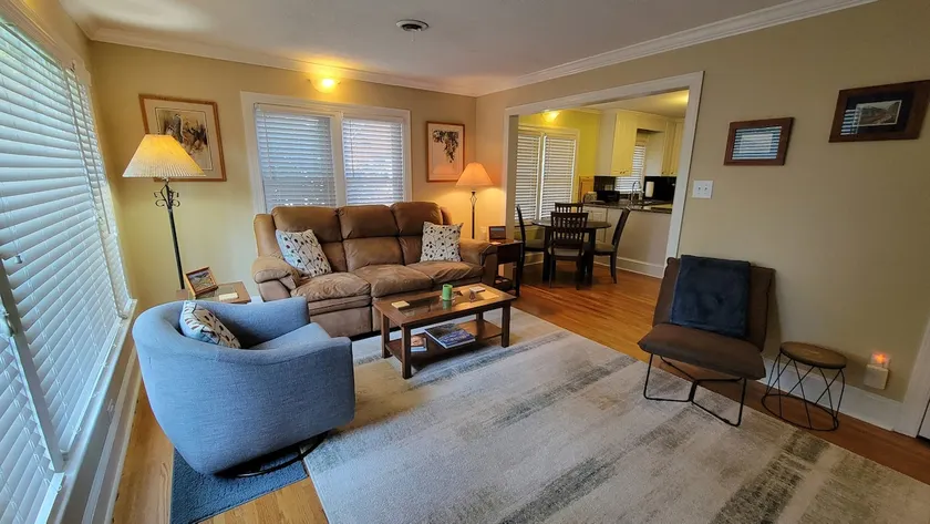 The Carolina Place, walking distance to downtown - Image 1