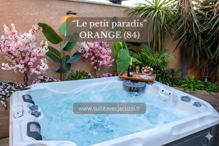 Le petit paradis: Suite with private hot tub - Image 1