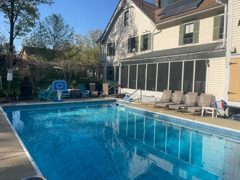 Henniker Haven Carriage House-Stroll to Town, Pool - Image 1