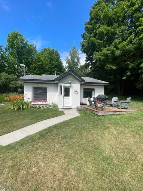 Cozy Cottage in Leelanau County - Image 1