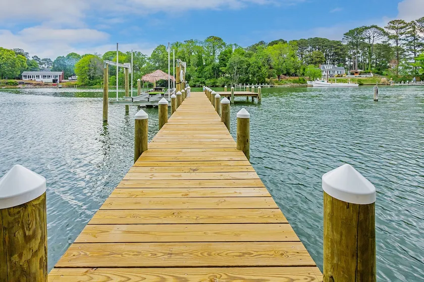 Waterfront - Old Bay Cottage in Deltaville - Image 1
