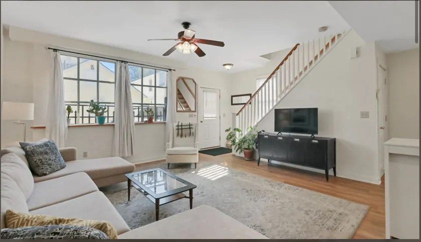 Charming Carriage House | Walk to Broadway & Track - Image 1