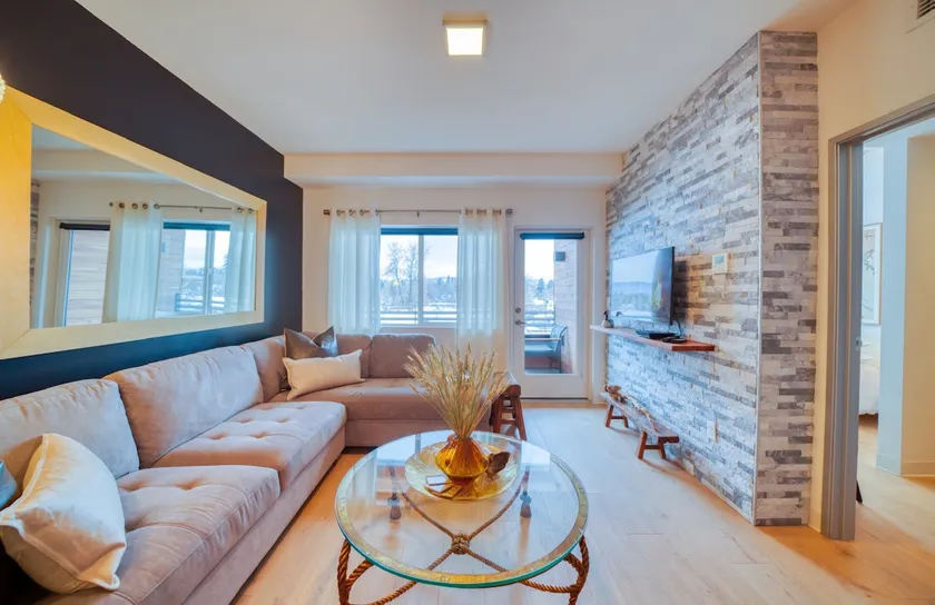 Downtown Bozeman, 1 bedroom condo with extra Murphy bed or office space. - Image 1