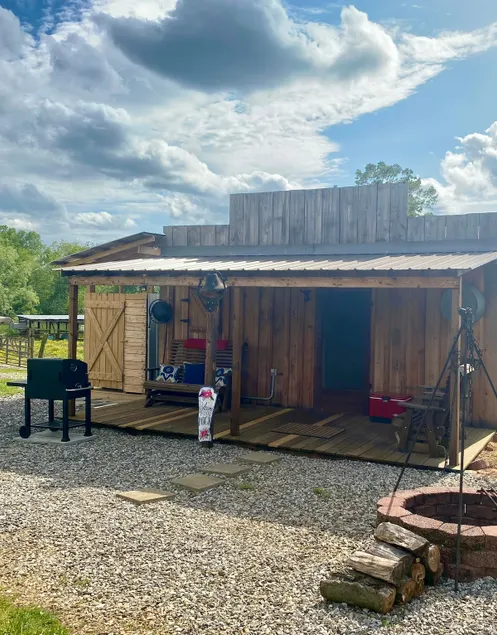 ‘Back in Time’ Farm Stay Cabin- now with A/C - Image 1
