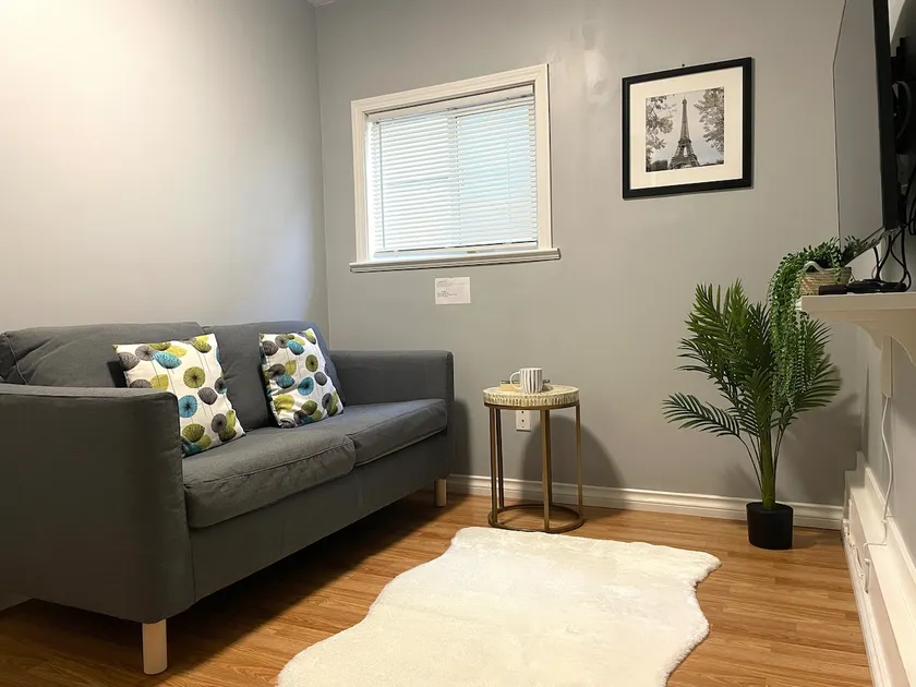 Quiet and cozy one bedroom and one living room - Image 1
