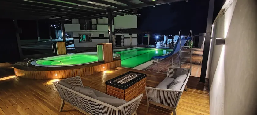 22 people. Pool. Jacuzzi - air-conditioned. Bar.bbq - Image 1