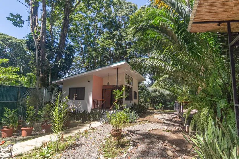 5 minutes from the beach, ideal for groups and families - Image 1