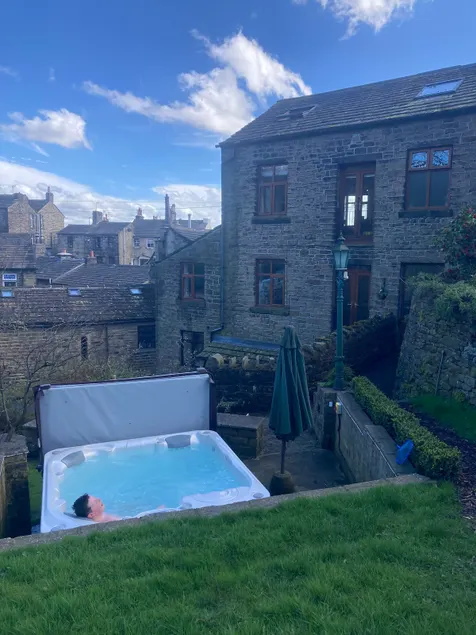 Large flat in old Mill - hot tub, garden & parking - Image 1