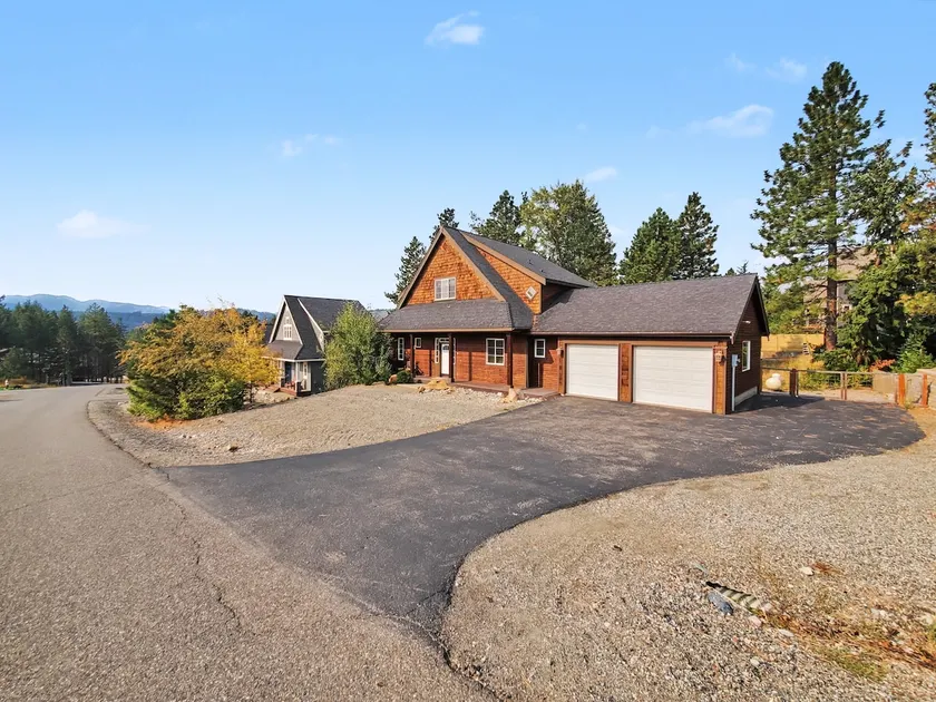 Roslyn Pines: Hot Tub, Spacious Deck, Dogs Welcome - Image 1