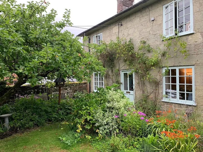 Charming Grade II listed cottage in Shaftesbury - Image 1