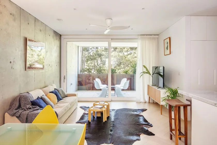 The Fern: Bright Urban Escape near Dining & Shops - Image 1