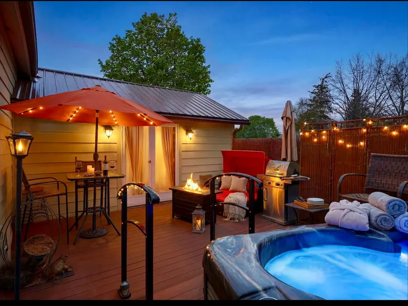 Boutique Spa Stay: Infrared Sauna & Hot Tub - Image 1