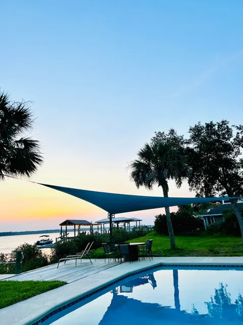 Waterfront suite, Dogs are cool! no pet fee! - Image 1