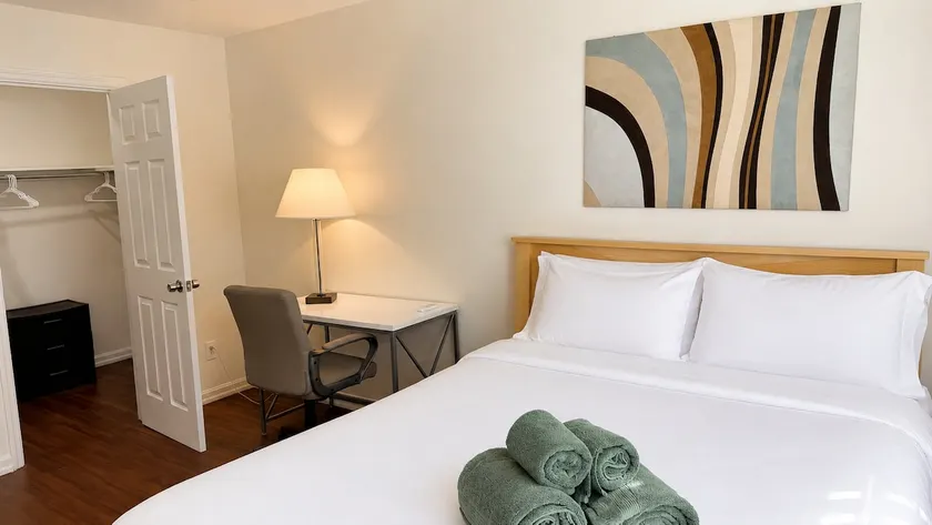 3Q Beds with FREE parking on a budget - Image 1