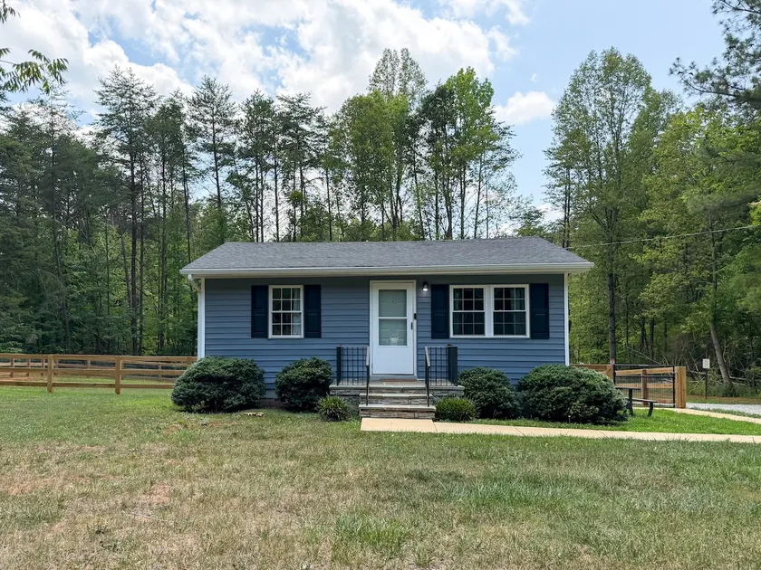 Cozy | Fast Wifi | Pet Friendly | Fenced Yard - Image 1